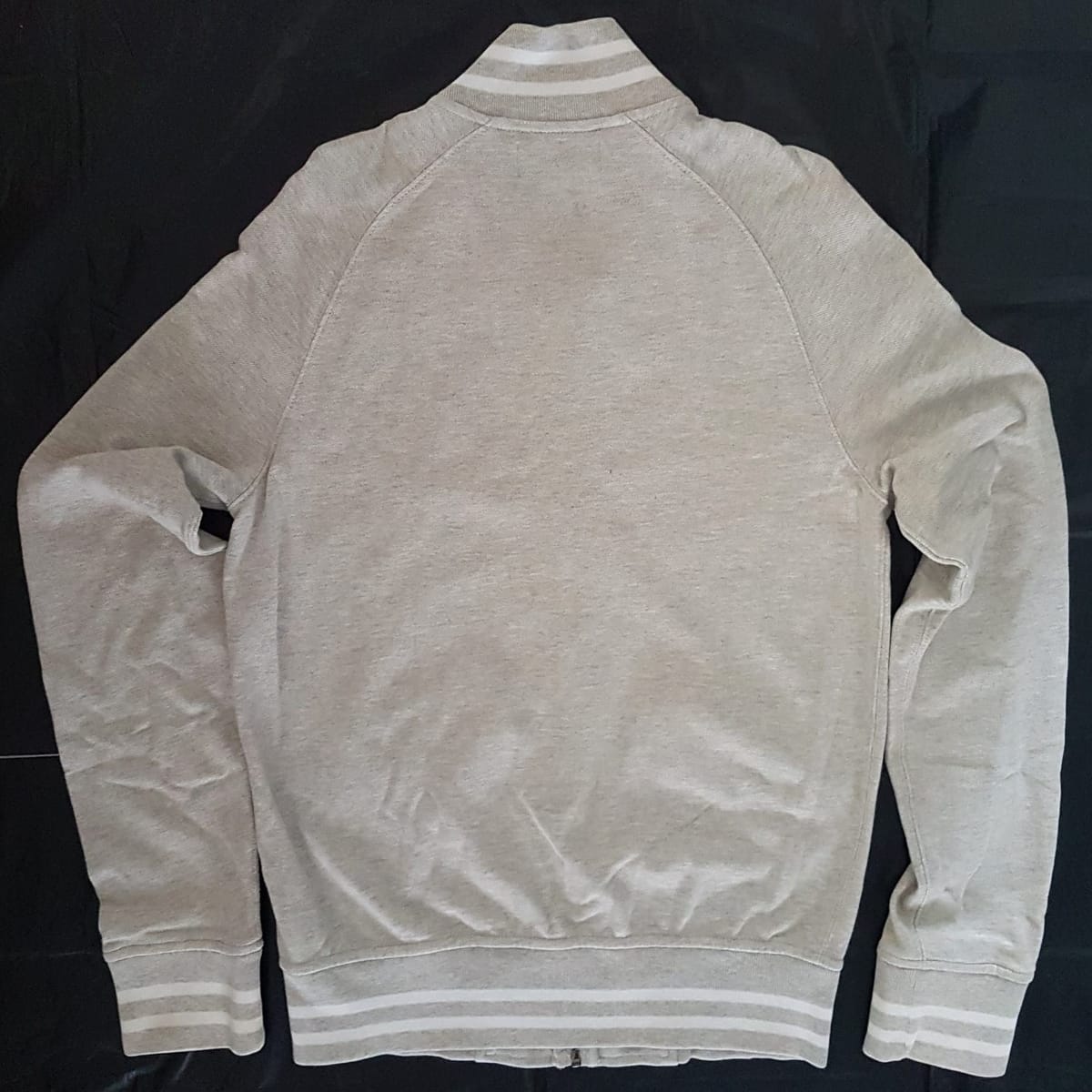 Polo by Ralph Lauren Retro Ralph Lauren Zipper Jacket, Cool Gray Coat, White Trim, Cosmopolitan, Sleek 2 Pockets Cardigan, Cool Sweatshirt, Jumper, Sweater, Essential Outerwear, Original Polo by Ralph Lauren, Pop Culture, Cult Street Fashion, Timeless Appeal - Photo 3