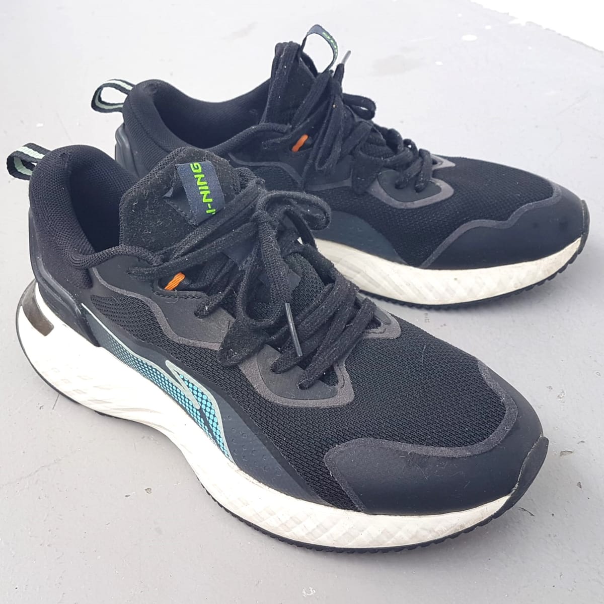LI-NING Original Li-Ning Running Sneakers, Cloud Shield Model, Cool Black, White & Blue Design, Cosmopolitan, US 9.5, EU 43, CN 27, Sleek Relaxed Fit Design, Lightweight, Urban Style, Streetwise, Sophistication, Timeless Appeal, Everyday Shoes, Cult Street Fashion - Photo 2