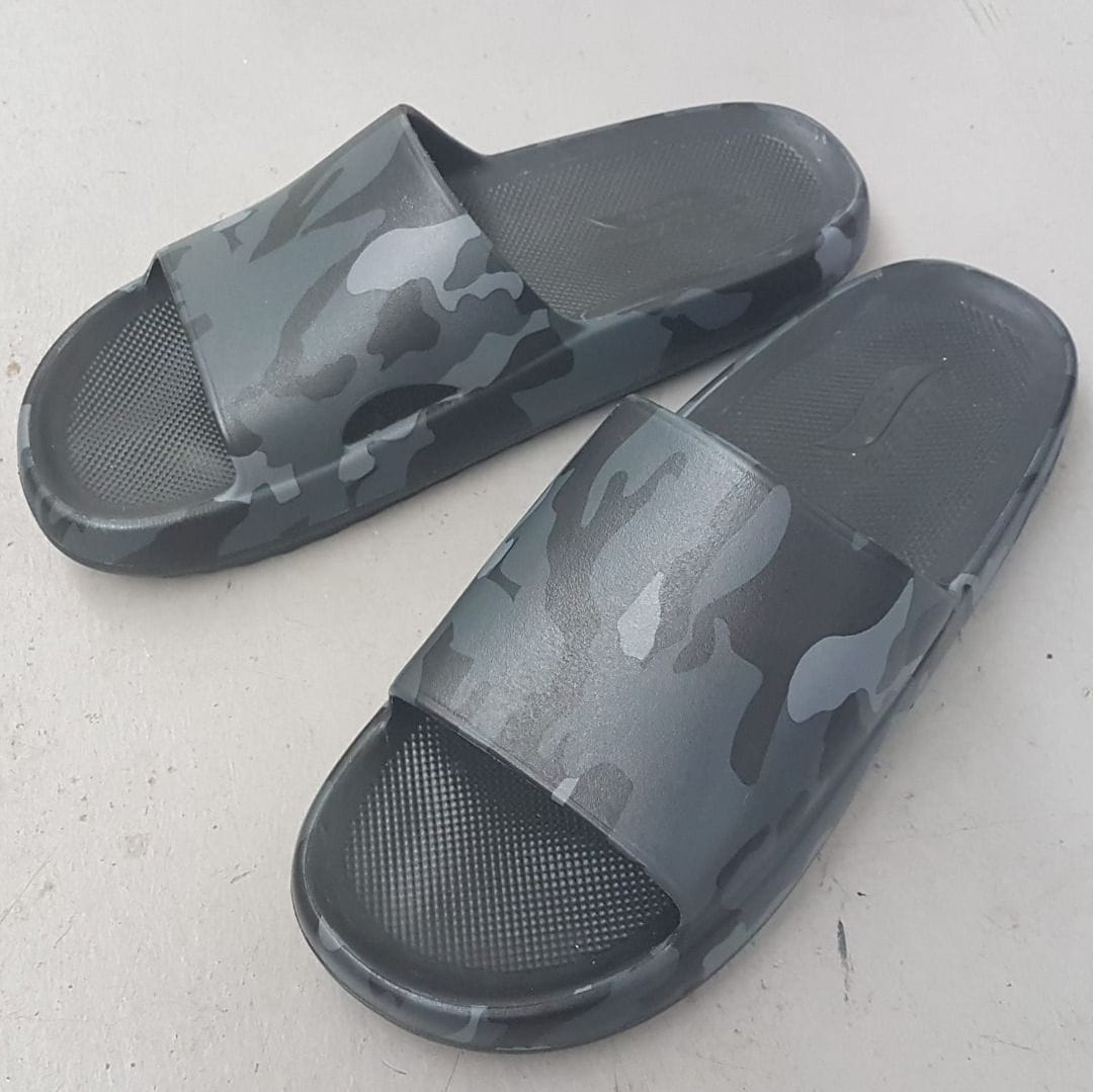 Skechers Black Camo Foamies Slip-On Slides (US 13, UK 12) - Photo 2