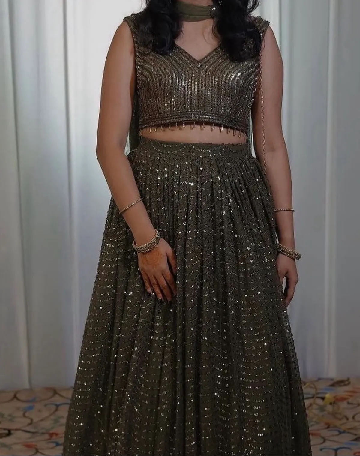 Basanti kapde Aur Koffee  Glamorous Moss Green Sequined Lehenga Set - Photo 2
