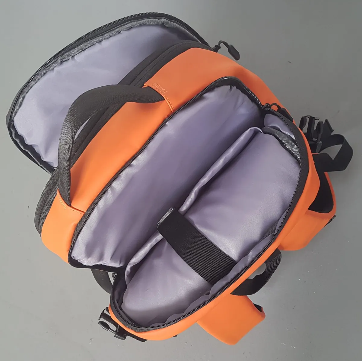 THULE from Sweden THULE Chasm Backpack, SWEDEN, Luxury 40L Haversack cum Duffel, 2 in 1 Design, Autumnal Orange Colorway, Durable Weather Resistant, Commute, Travel, Laptop Pack, Outdoor Gear, Dual Compression Buckles, Top & Side Handle, Sophistication, Cult Street Fashion - Photo 4