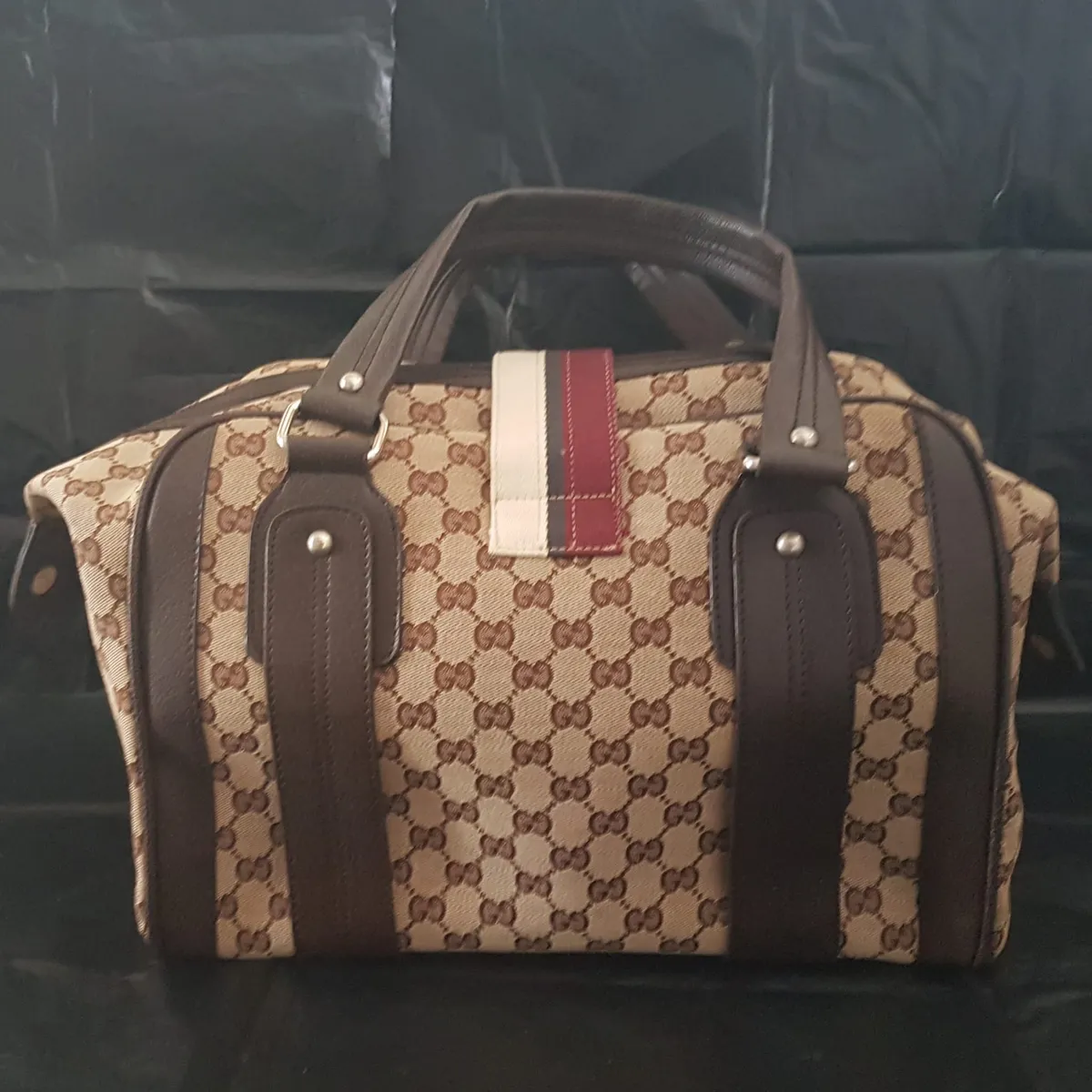 Gucci Retro GUCCI Tote Bag, ITALY, Gucci GG Monogram, Brown & Beige, Distinctive Gucci Crest Enclosure, Cosmopolitan, Duffle, Boston Bag, Luxury Living, Everyday Handbag, Urban Style, Sophistication, Timeless Appeal, Cult Street Fashion - Photo 3