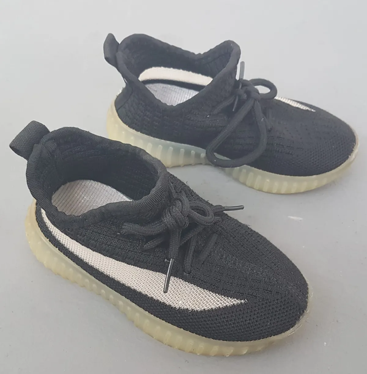 Adidas Kid’s Designer Shoes, YEEZY Boost 350 V2 Sneakers, Size EU 25, 2 to 3 Years Old, Cosmopolitan, Black Prime Knit, Cream Side Stripe, Toddler Walking Shoes, Pop Culture, Sophistication, Streetwise, Everyday Fashion - Photo 5