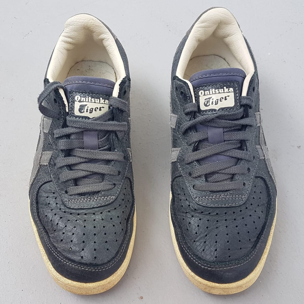 Onitsuka Tiger  Original Onitsuka Tiger GSM Designer Sneakers, US 5, EU 37.5, CM 23.5, Cosmopolitan, JAPAN, Black Leather Shoes, Gray Stripes, Sleek Tennis Model, Streetwise, Sophistication, Inspirational, RETAIL $230, Roadster, Urban Style, Pop Culture, Luxury Lifestyle - Photo 5