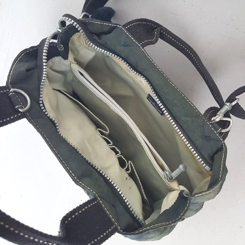 KIPLING Original KIPLING Tote Bag from Belgian, Cool Duffle Bag, Cosmopolitan, Sling, Crossbody, Handbag, Sleek Design, Kipling Monkey Display, Travel Pack, Urban Style, Luxury Living, Sophistication, Streetwise, Pop Culture, Cult Street Fashion, Timeless Appeal - Photo 5