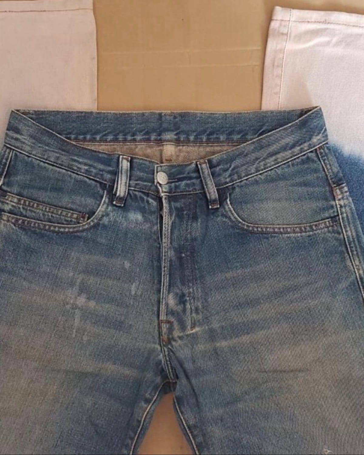 Vintage High-Waisted Washed Denim Jeans - Photo 2