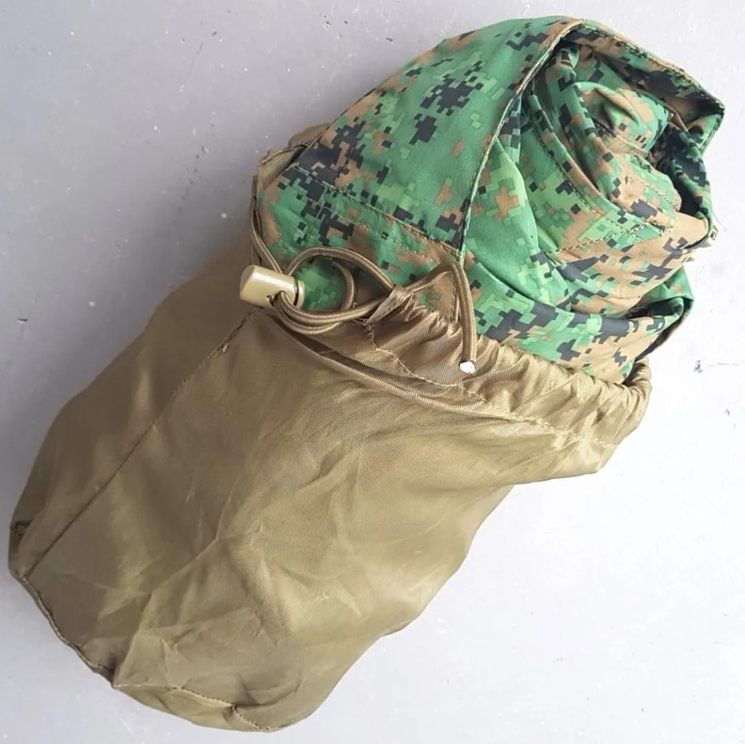 CAMO Retro Camouflage Raincoat with Drawstring Bag, LARGE, Hoody Rain Jacket, Waterproof CAMO Coat, Outerwear, Gore-Tex Jacket, Double Security, Zipper & Velcro Front, Back with Luminous strap, Adventure Gear, Hiking, Trekking - Photo 4