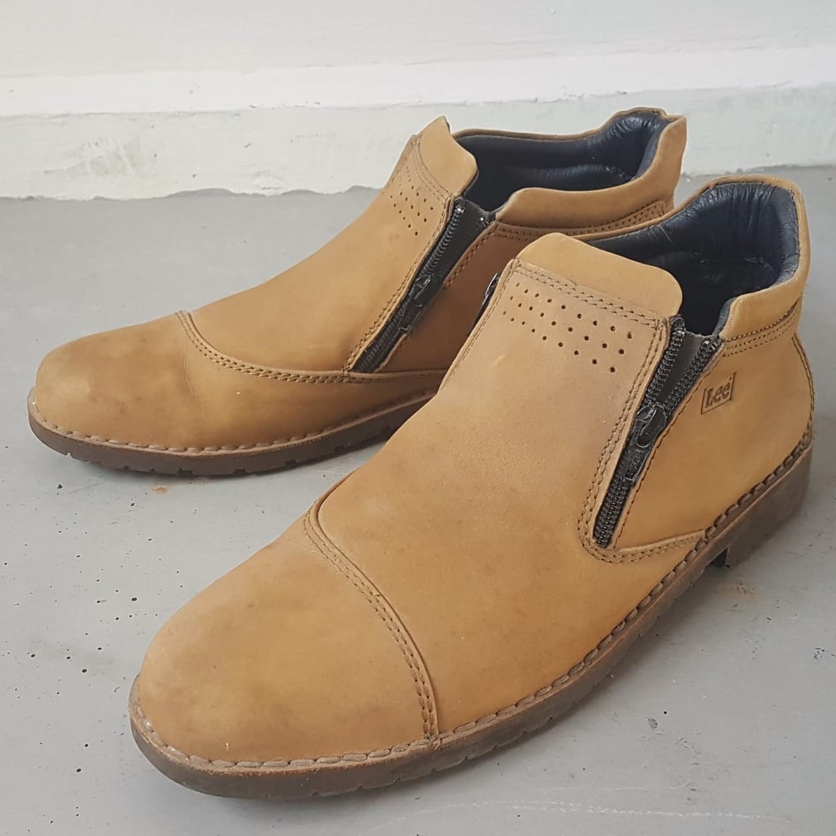 Retro LEE Zipper Boots, US 10, UK 9, EUR 43, Luxury Tan Leather Chelsea Boots, Sleek Western Design, Cosmopolitan, Cool 5” Ankle High Shoes, Timeless Classic, Nostalgic Appeal, Sophistication, Pop Culture, Geek, Rock Star, Urban Style, Cult Street Fashion - Photo 2