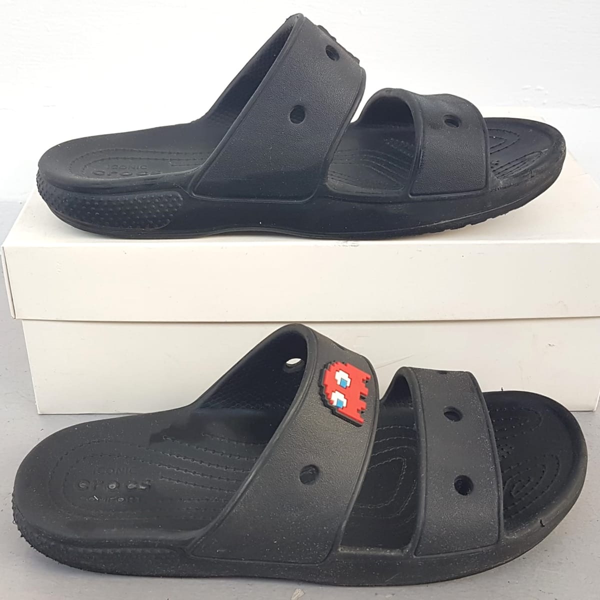 CROCS Original CROCS Clogs, Cosmopolitan Sandals, Size US 7 (M) 9 (F) on base, Cool Designer Shoes, Black Clog with 2 Jibbitz Charms, Timeless Appeal, Sleek Sliders, Slip-on, Fun Footwear, Cult Street Fashion, Urban Style, Sophistication, Streetwise, Pop Culture - Photo 4
