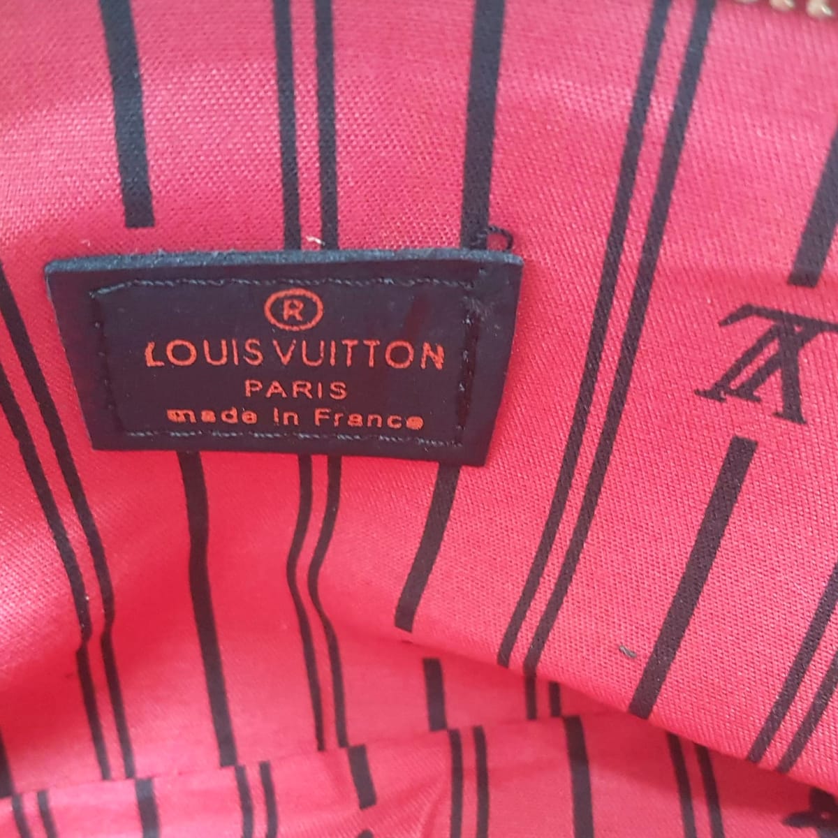 Louis Vuitton Exclusive Louis Vuitton Bag, LV Monogram Tote Bag, Cosmopolitan, LV Hand carry, Crossbody, Sling Bag, Made in FRANCE, Continental, Luxury Handbag, Duffel, Sleek Design, Inspirational, Sophistication, Streetwise, Pop Culture, Cult Street Fashion, Urban Style - Photo 7