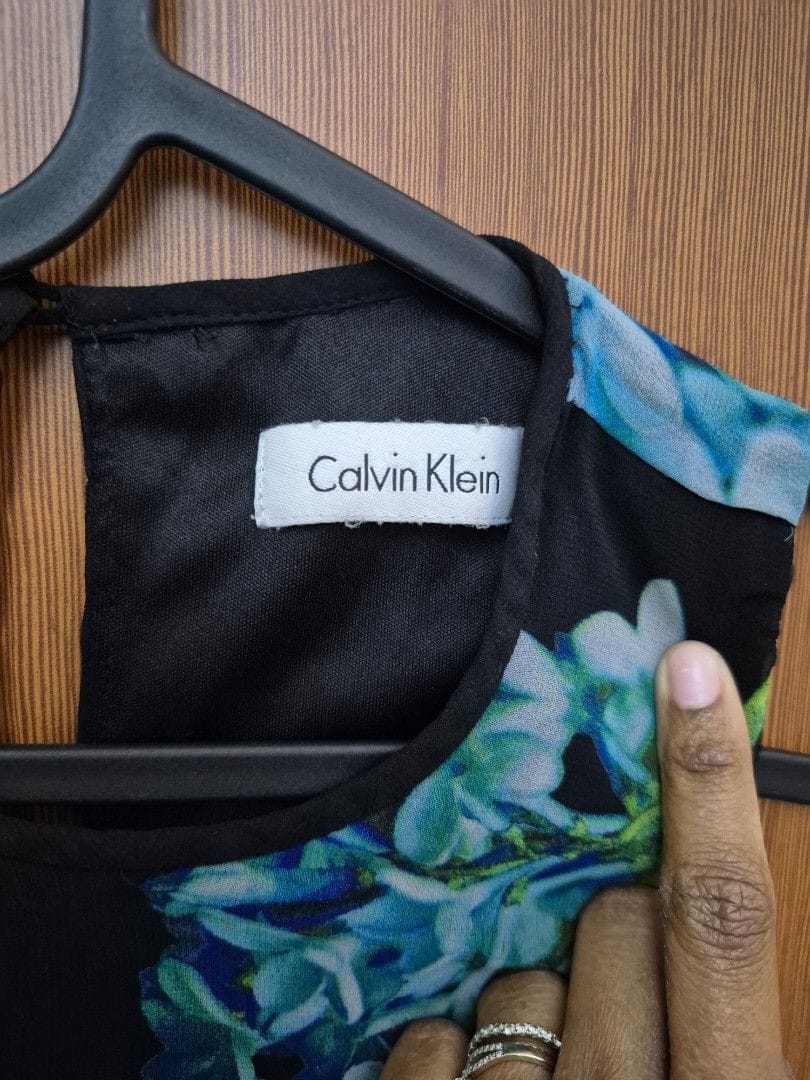 Calvin Klein Sleeveless Calvin Klein Floral Dress 🌸 - Photo 3