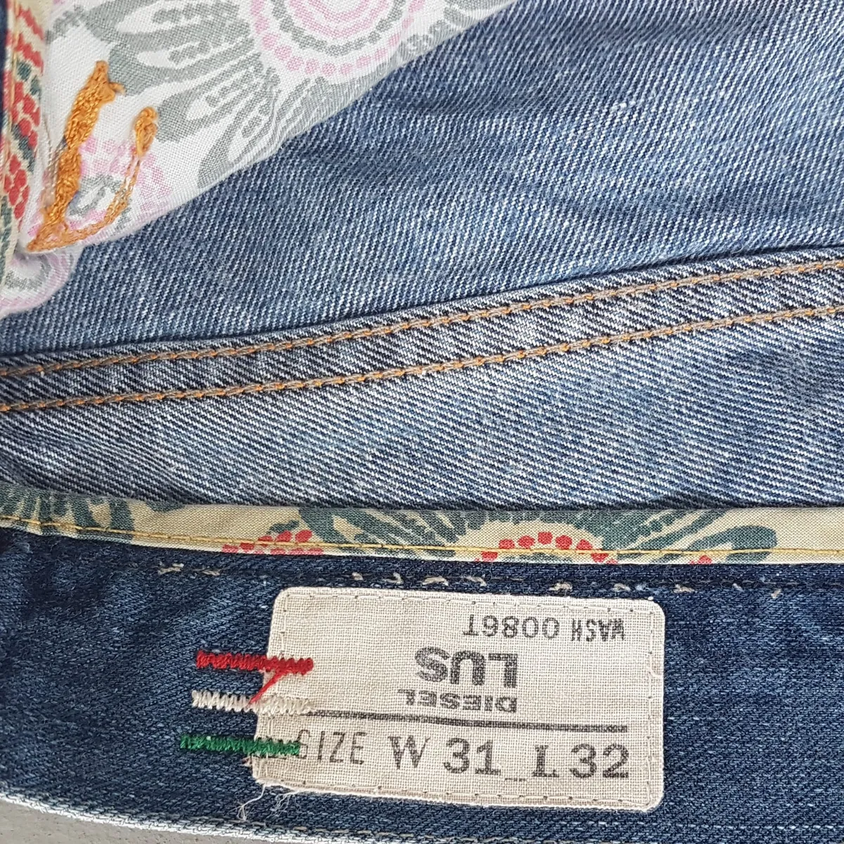 DIESEL Vintage Diesel Industry Denim Jeans, Original DIESEL Denim Shorts, Made in ITALY, Retro Selvedge Design, Cool W31 Bottoms, Cosmopolitan, Sophistication, Nostalgic Apparels, Timeless Appeal, Pop Culture, Hip Hop, Rock Star, Cult Street Fashion - Photo 2