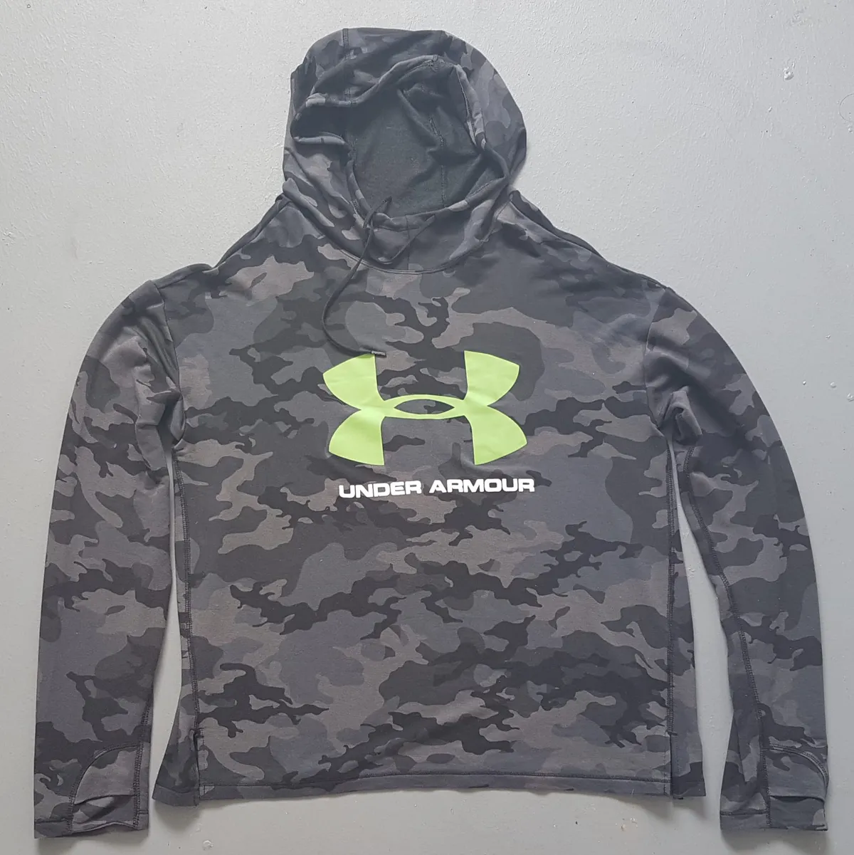 Under Armour Under Armour Hoody Pullover, Black Camo Sweater, Neon Green Logo Cosmopolitan, UA Hooded Jumper, Cool XL Outerwear, Sleek Designer Hoodie, Sporty Tracksuit, Warm Jacket, Timeless Appeal, Urban Style, Sophistication, Travel Essentials