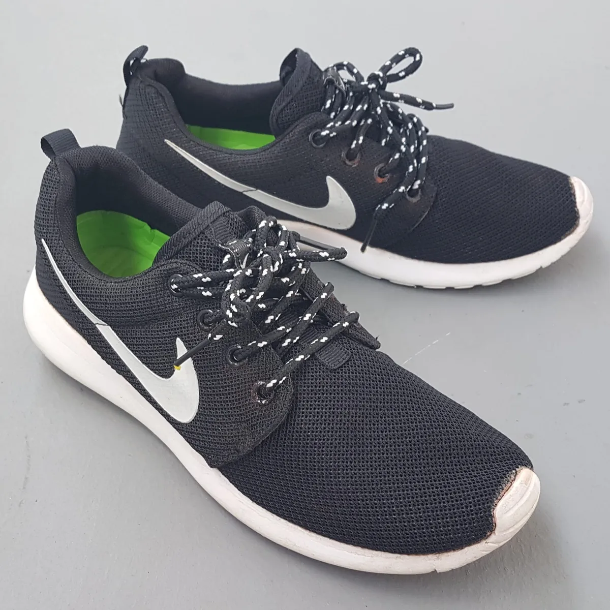 Nike Original NIKE Running Shoes, Roshe One Model, US 7, UK 6, EUR 39, CM 25, Cool Black & White Sneakers, Cosmopolitan, Sleek Patterned Laces, Timeless Appeal, Sophistication, Streetwise, Pop Culture, Hip Hop, Rock Star, Cult Street Fashion, Roadster - Photo 4
