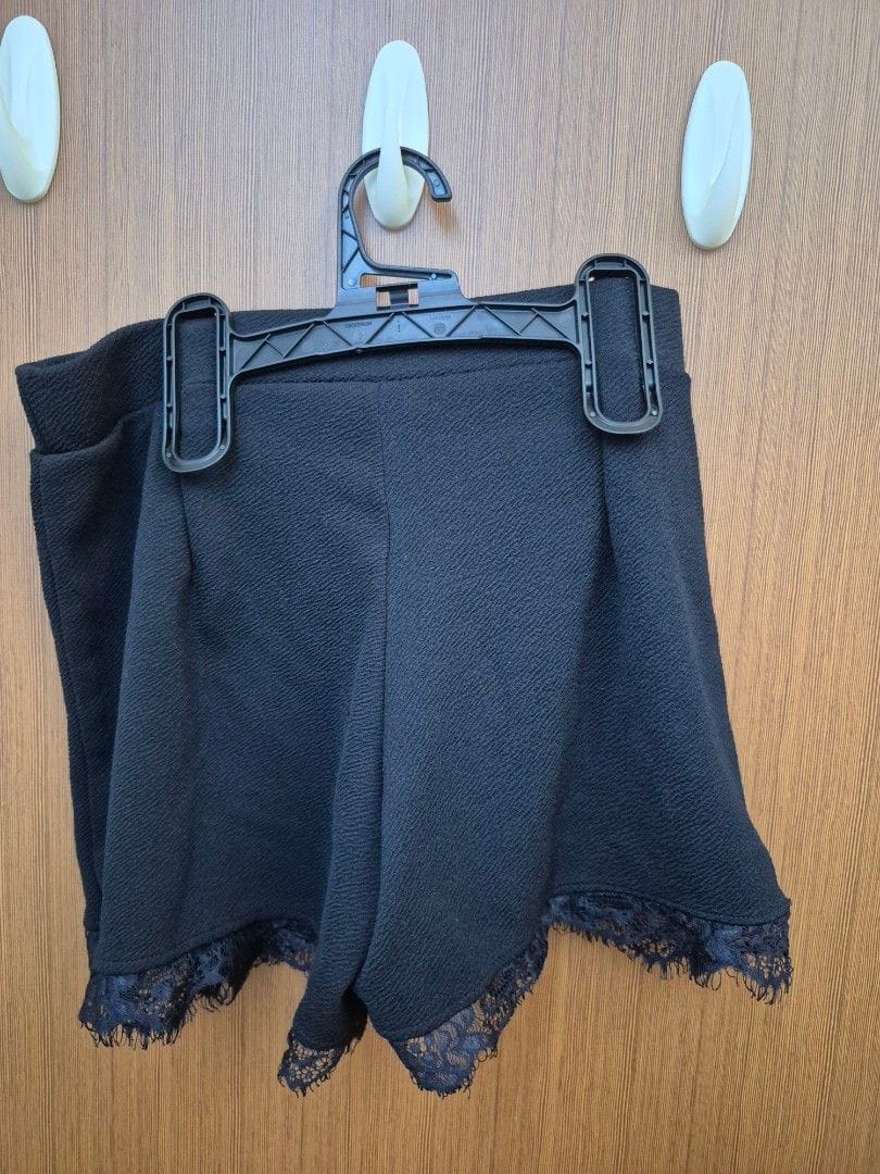Dorothy Perkins Chic Black Lace Trim Shorts (US4) - Dorothy Perkins - Photo 2