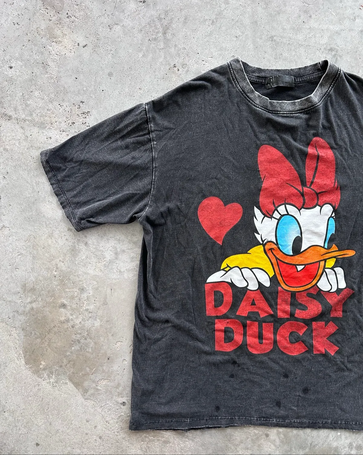 Disney Vintage Daisy Duck Graphic Tee - Photo 2