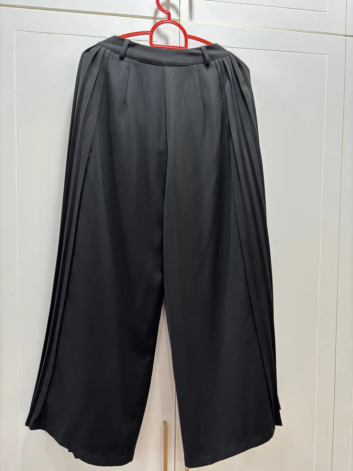 Lovet Lovet Sleek Black Pleated Wide Leg Culottes -XS - Photo 2