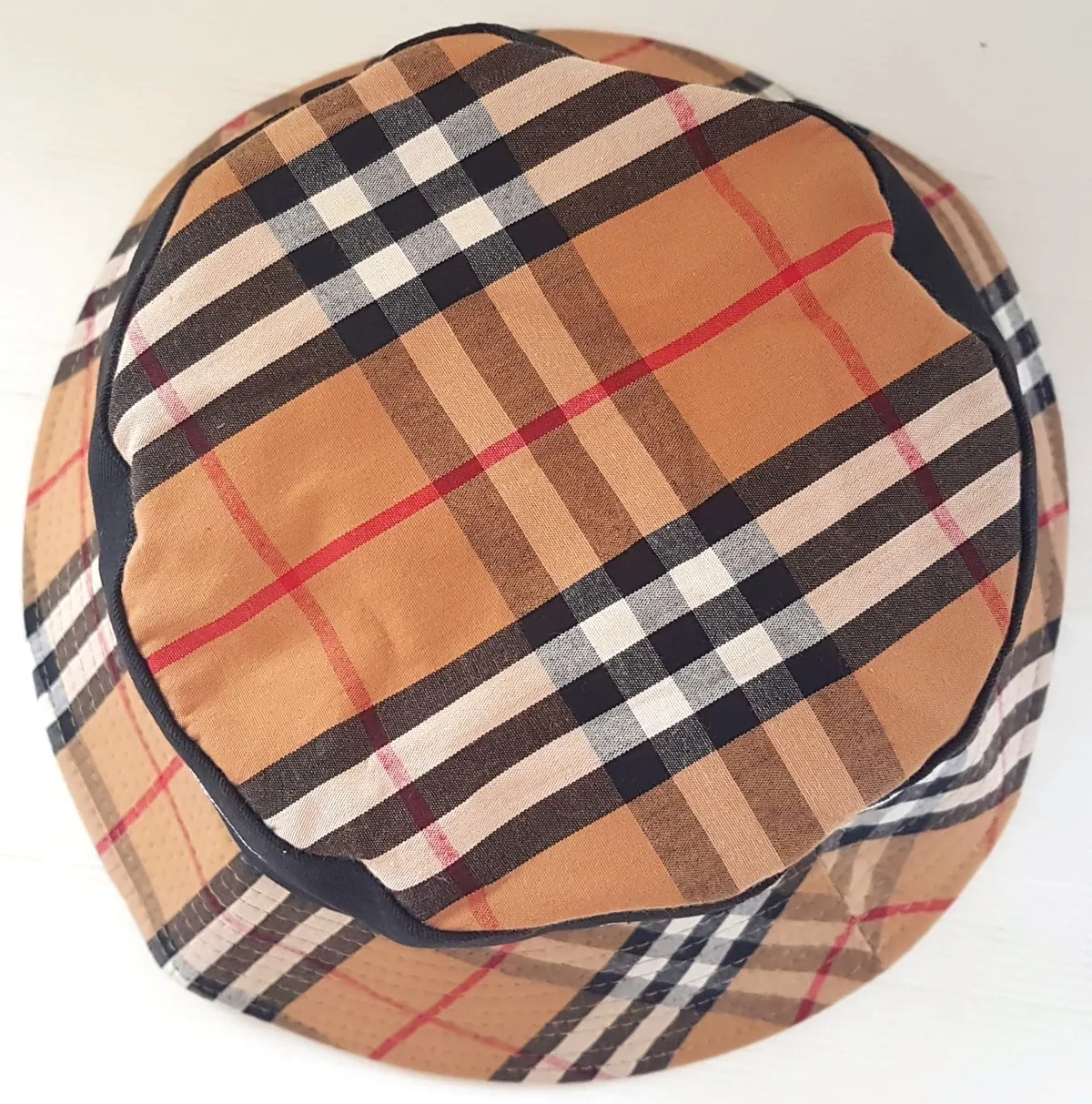 Burberry Retro Burberry Bucket Hat, Cool Top, Embroidered Equestrian Knight, Signature Archival Beige Check Pattern, Cosmopolitan, Luxury Living, Sleek Designer Model, Sophistication, Art Décor Cap, Timeless Classic, Pop Culture, Cult Street Fashion, Urban Style - Photo 8