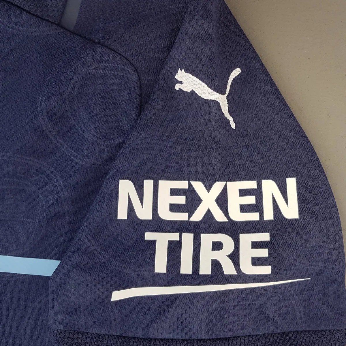 Puma Retro Manchester City Jersey, Original PUMA Top, Blue Shirt, Etihad Airways, NEXEN Tire, Cosmopolitan, Authentic Licensed Football Merchandise, Sophistication, Erling Haaland, Pep Guardiola, Pop Culture, Urban Style, Timeless Appeal, Cult Street Fashion - Photo 9