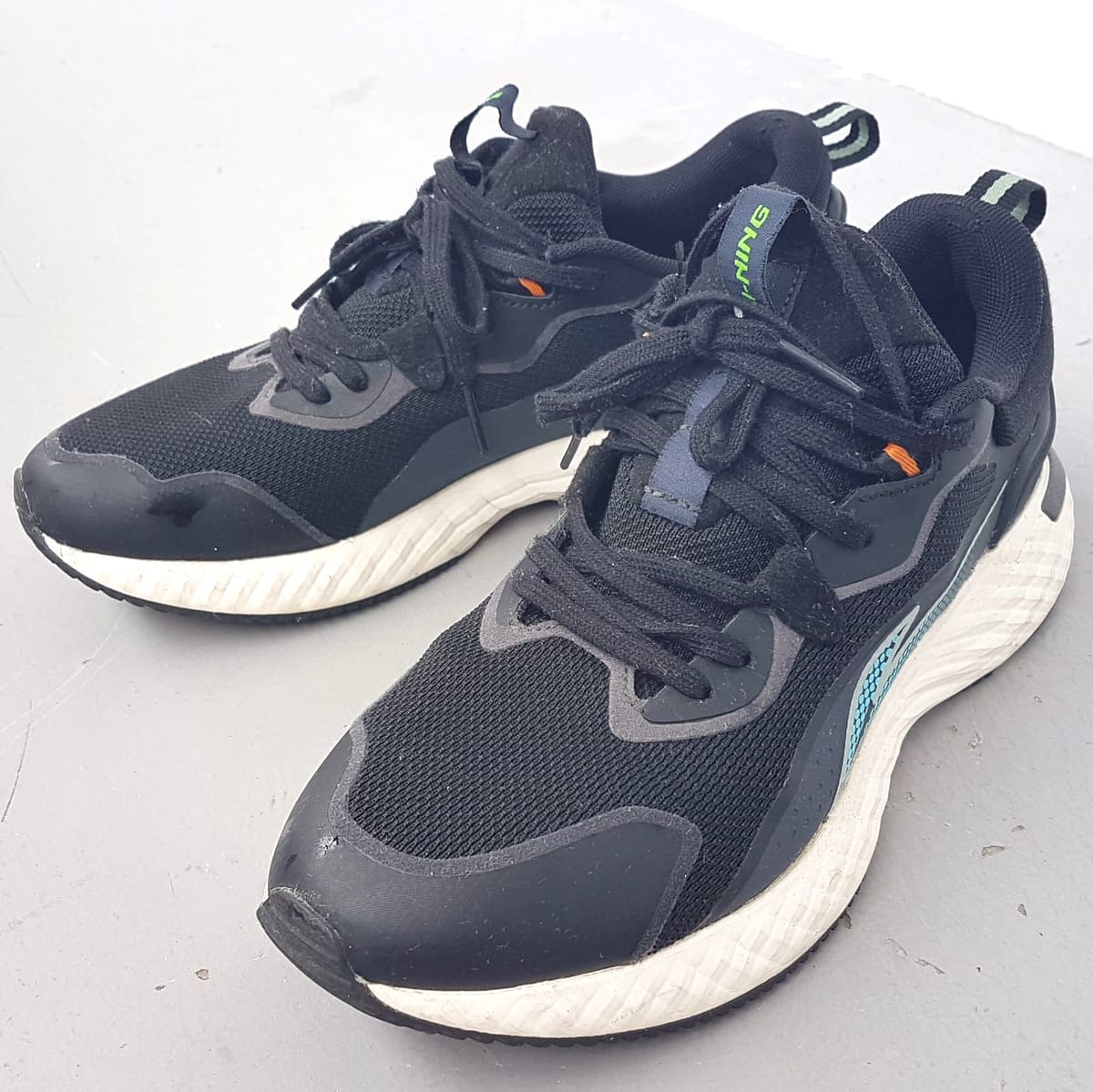 LI-NING Original Li-Ning Running Sneakers, Cloud Shield Model, Cool Black, White & Blue Design, Cosmopolitan, US 9.5, EU 43, CN 27, Sleek Relaxed Fit Design, Lightweight, Urban Style, Streetwise, Sophistication, Timeless Appeal, Everyday Shoes, Cult Street Fashion - Photo 5