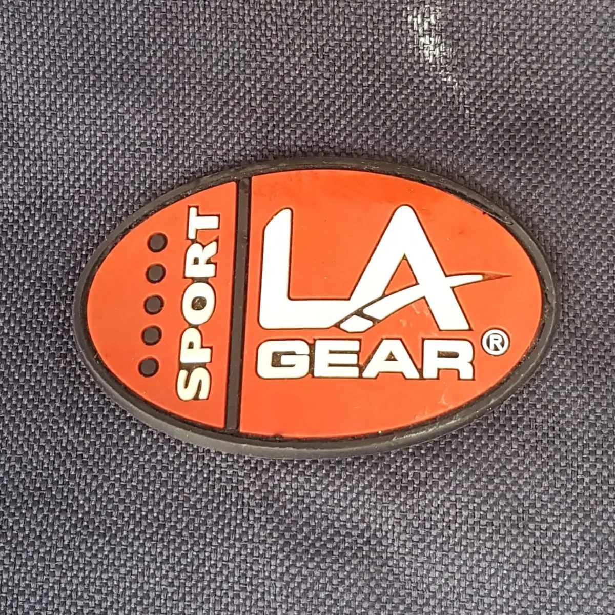 LA GEAR Original LA GEAR Duffel Bag, Cool Navy Blue Canvas Carrier, Cosmopolitan, Matching Black Handle & Detachable Sling, Sporty, Timeless Appeal, Urban Style, Outdoor, Gym, Workout, Travel Pack, Sophistication, Streetwise, Active Lifestyle, Cult Street Fashion - Photo 3