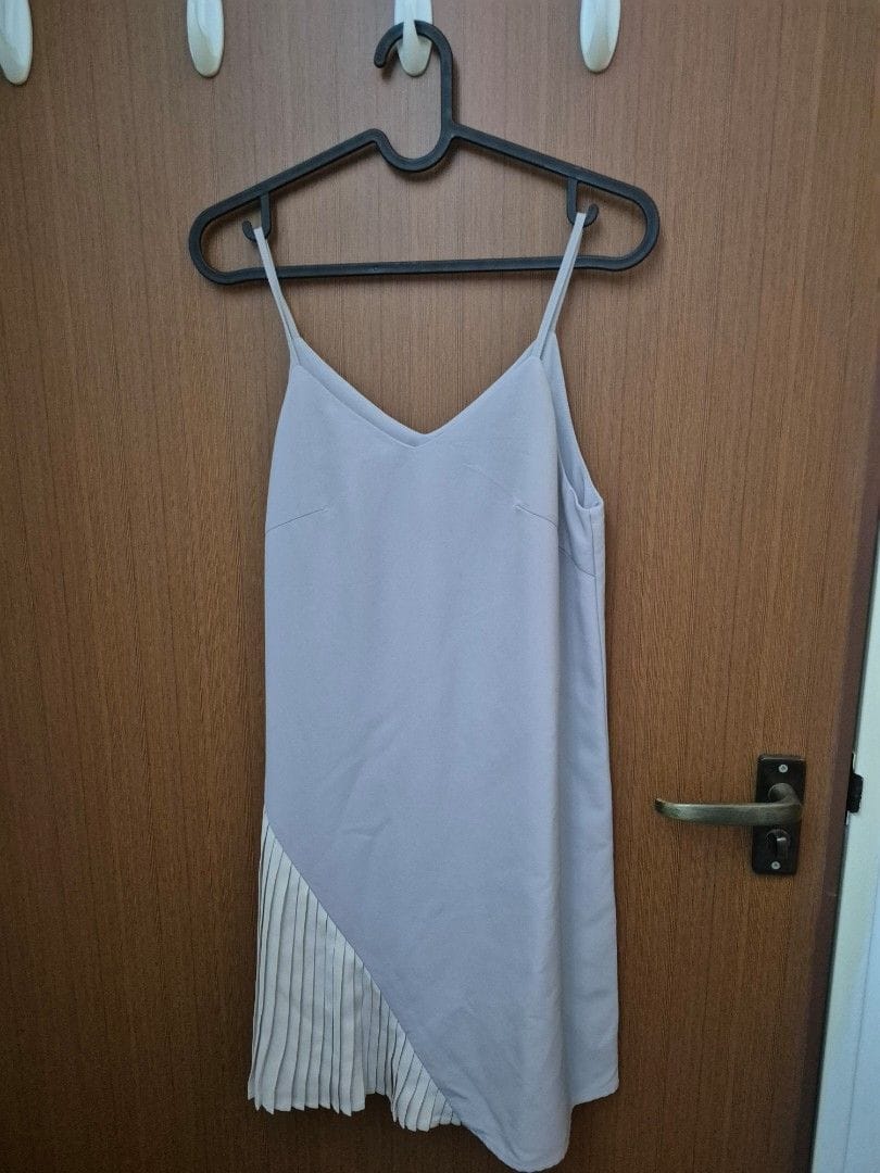 Love Bonito Love, Bonito Pleated Dress (XS) - Soft Grey Chic - Photo 5
