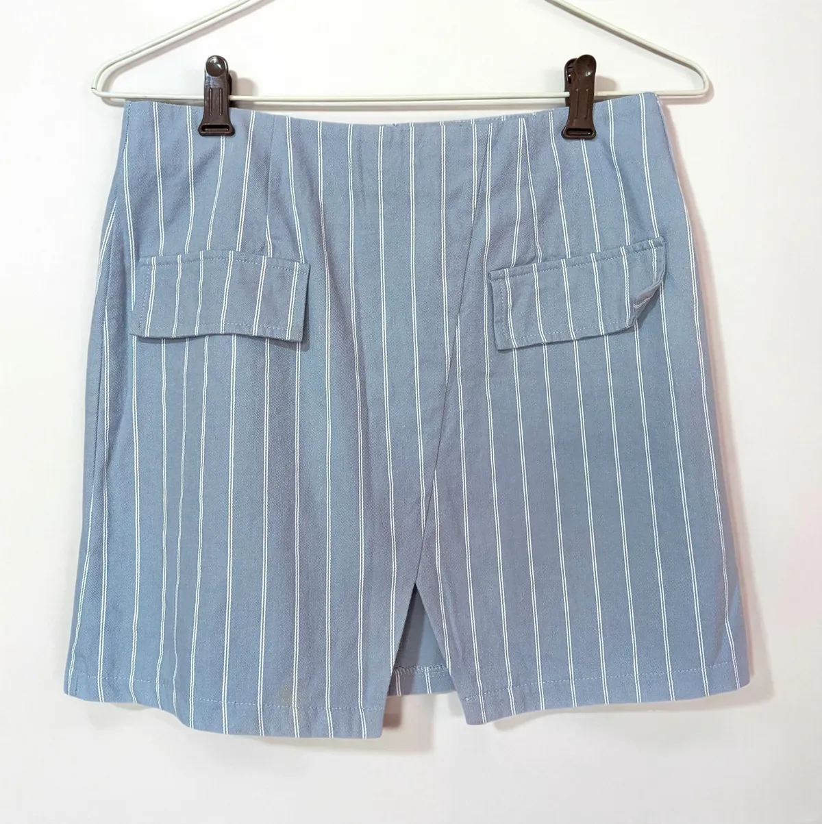 Playdress Playdress Light Blue White Striped Pocket Zip Short Skirt Bottom (Size L)