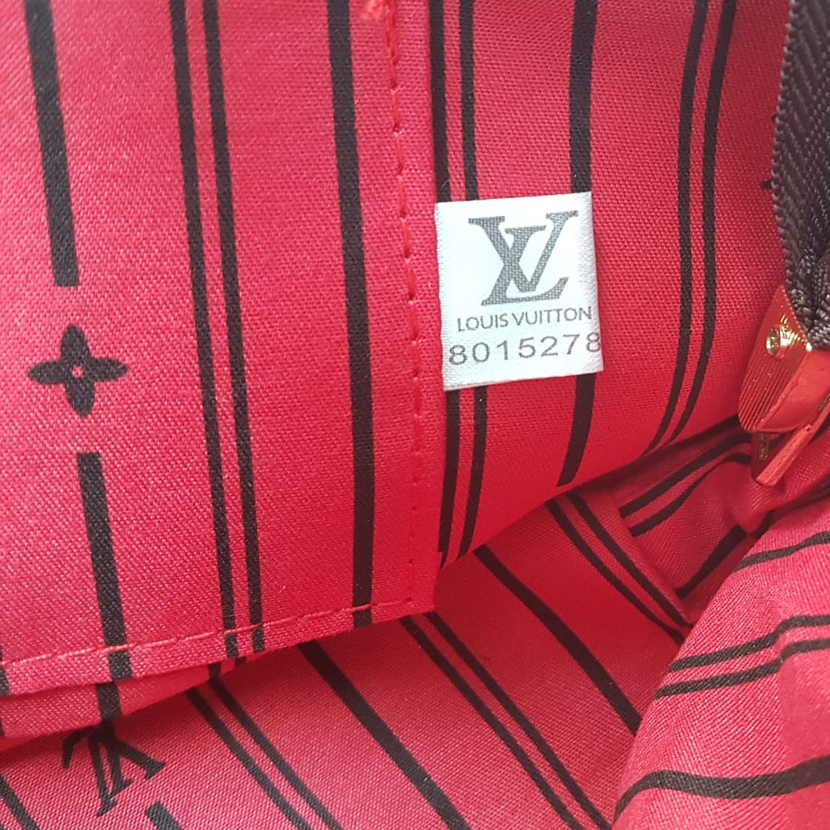 Louis Vuitton Exclusive Louis Vuitton Bag, LV Monogram Tote Bag, Cosmopolitan, LV Hand carry, Crossbody, Sling Bag, Made in FRANCE, Continental, Luxury Handbag, Duffel, Sleek Design, Inspirational, Sophistication, Streetwise, Pop Culture, Cult Street Fashion, Urban Style - Photo 5
