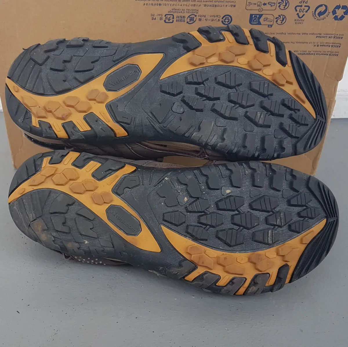 Original NECKERMANN Sandal, Size 40, Cool Brown Shoes, Yellow Logo, Adjustable Velcro Straps, Trendy Slider, Cosmopolitan, Slip-On, Model 7354, Cult Street Fashion, Timeless Classic, Casual Footwear, Urban Style, Everyday Shoes, Sophistication, Streetwise - Photo 3