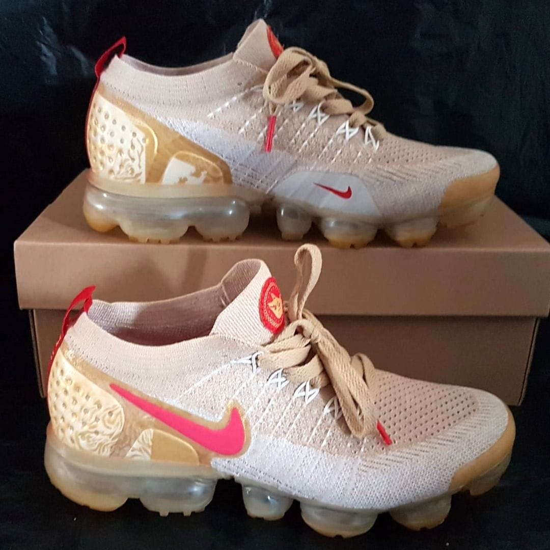 Original Nike Air Vapor Max FLYKNIT 2 Sneakers, US 8, UK 5.5, EU 39, CM 25, Chinese New Year 2019, Cosmopolitan, NIKE Running Shoes, All American Classic, Sophistication, Urban Style, Timeless Appeal, Pop Culture, Cult Street Fashion