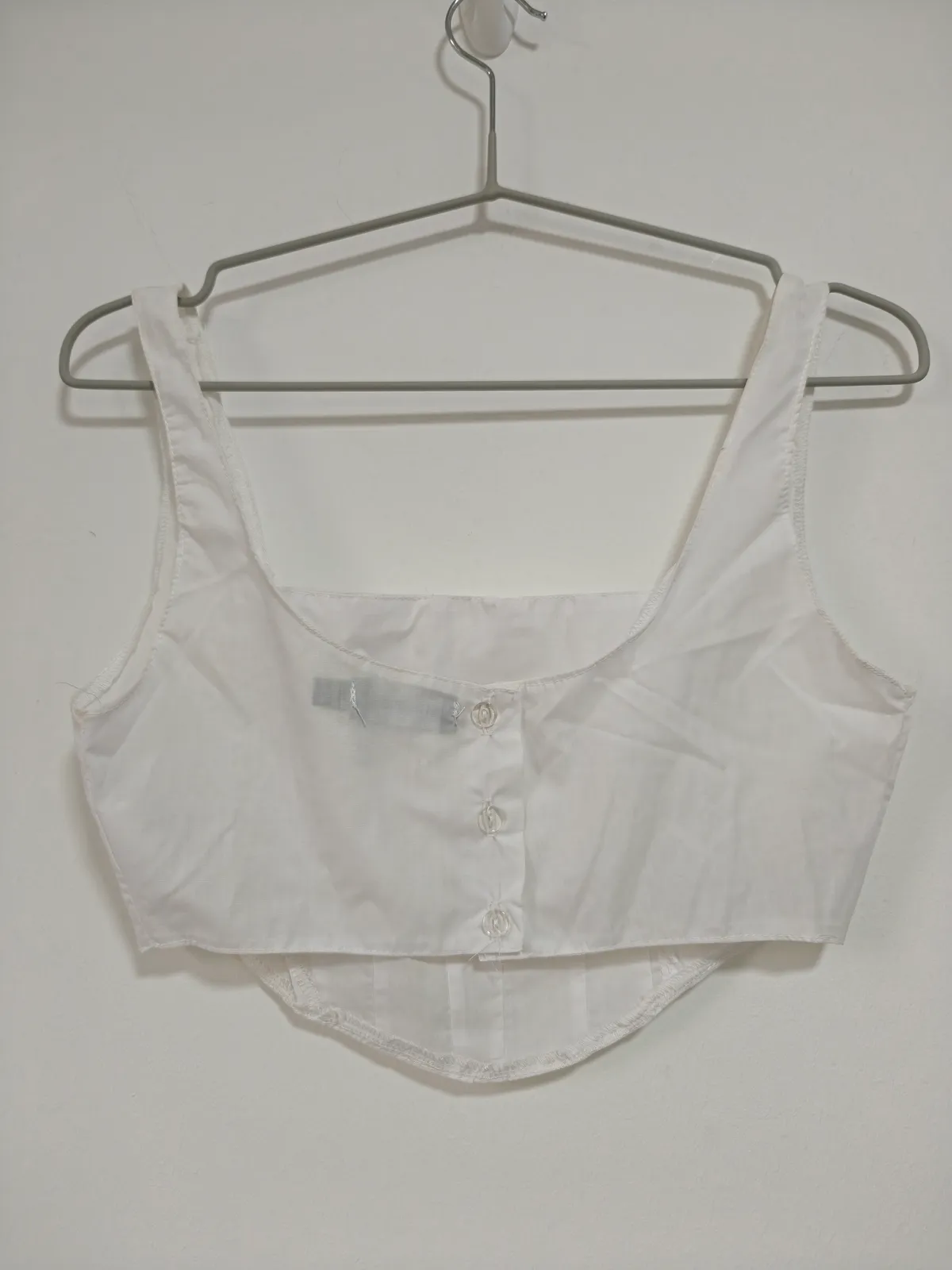 Prettylittlething Chic White Crop Top - Photo 3