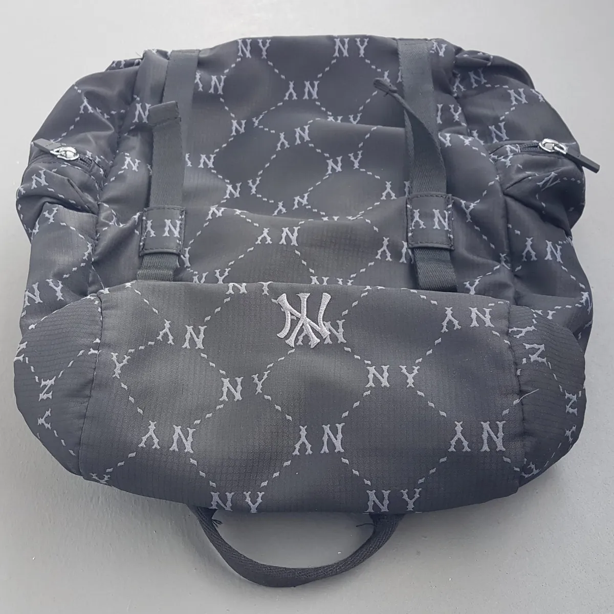 New York Yankees Original New York Yankees Backpack, MLB Black Rucksack, NY Logo Monogram, Cool Haversack, Cosmopolitan, Continental, Sleek Waterproof Design, Travel Pack, Sophistication, Streetwise, Roadster, Timeless Appeal, Pop Culture, Cult Street Fashion - Photo 8