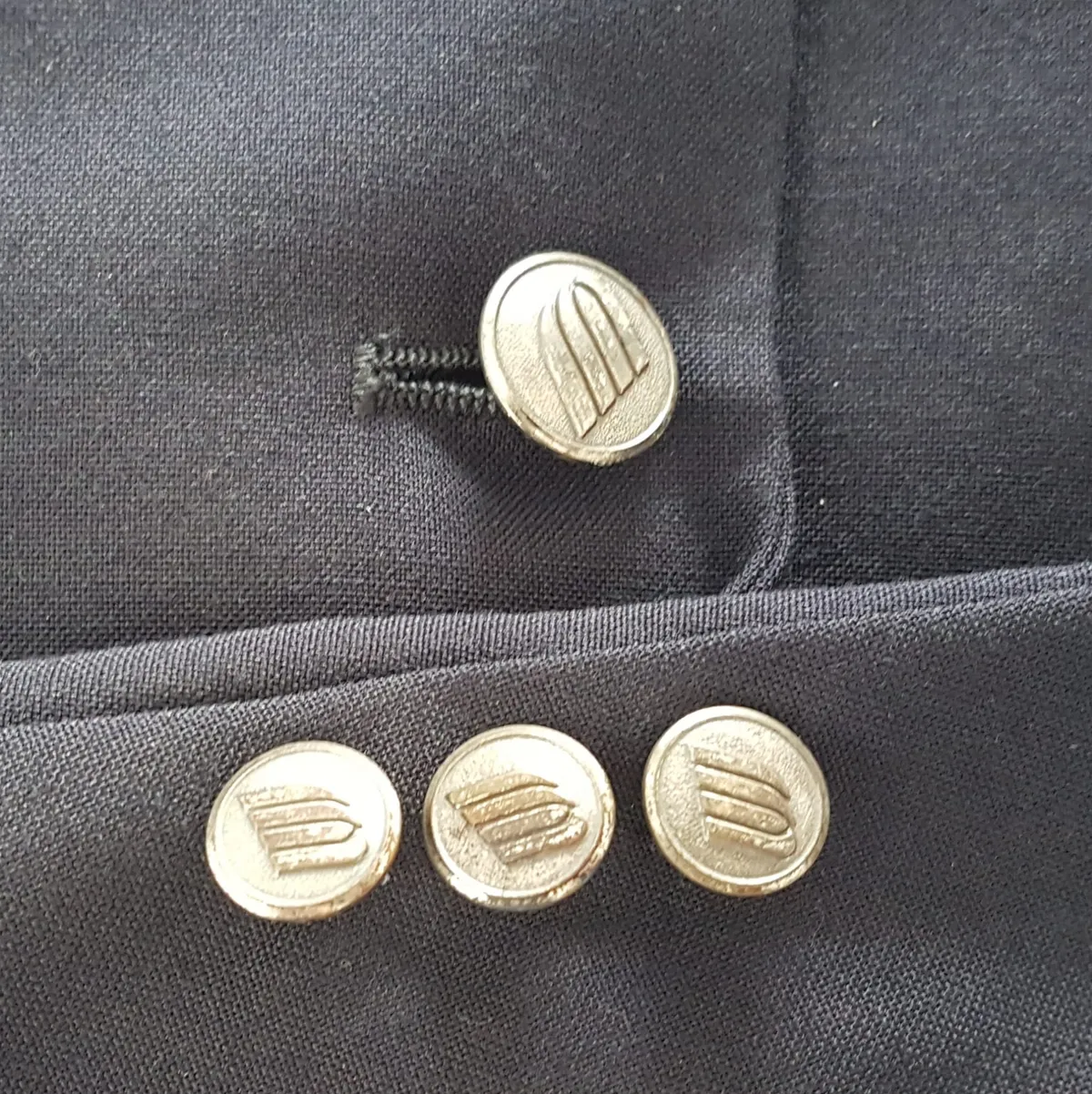 United Airlines Vintage 1970’s United Airlines Uniform, Retro Flight Attendant Navy Blue Tuxedo, Single Breasted Suits, UA Tulip Logo Metallic Buttons, LARGE Padded Shoulder Coat, Two Front Buttons, Designer Blazer, Cosmopolitan, Topcoat, Overcoat, Timeless Classic - Photo 8