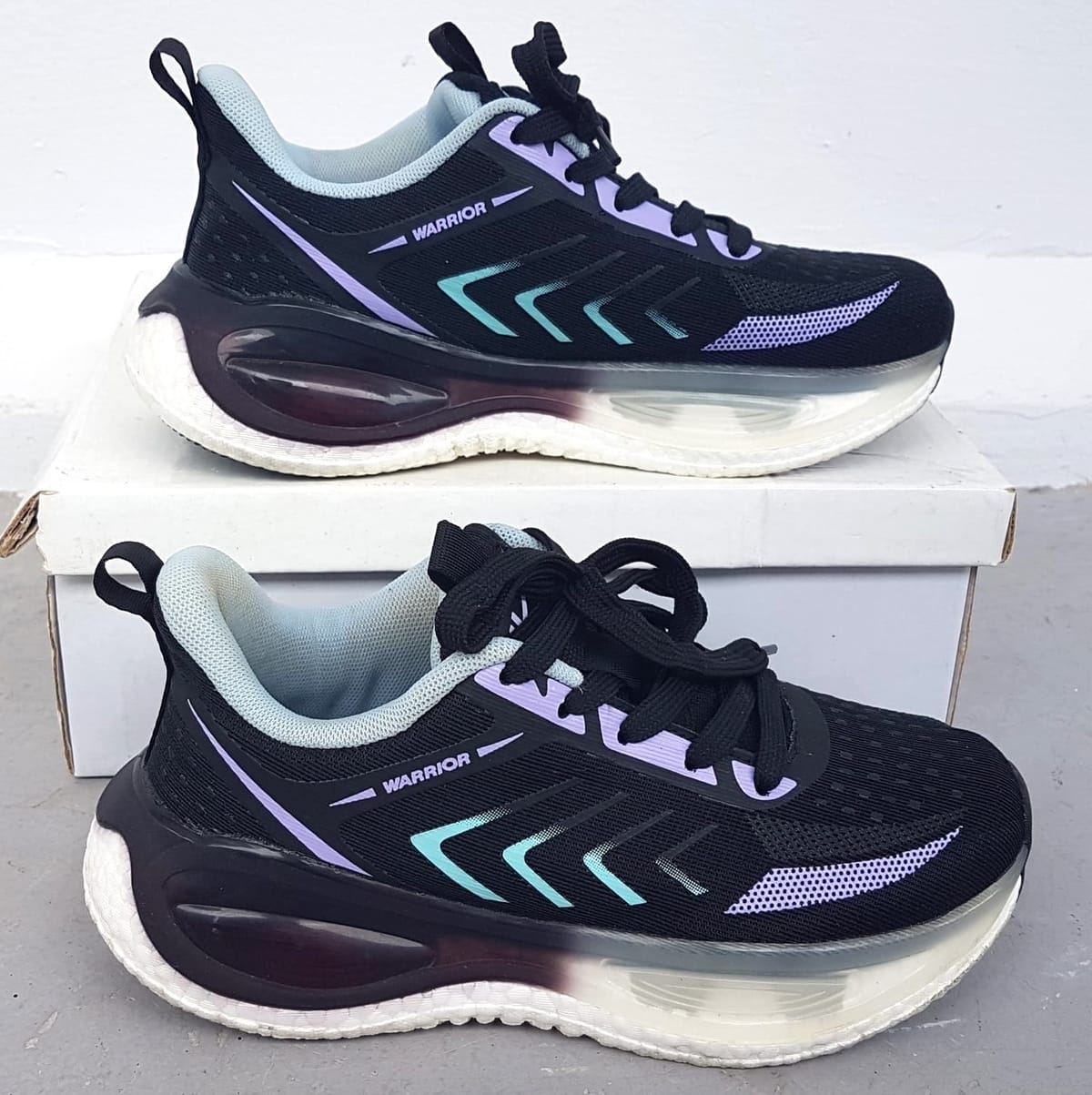 Original WARRIOR Sneakers, Cool Black Shoes with Luminous Accents, Cosmopolitan, US 5, UK 3, EU 36, CN 22.5, Sleek Relaxed Fit Design, Lightweight, Urban Style, Streetwise, Sophistication, Timeless Appeal, Everyday Shoes, Cult Street Fashion