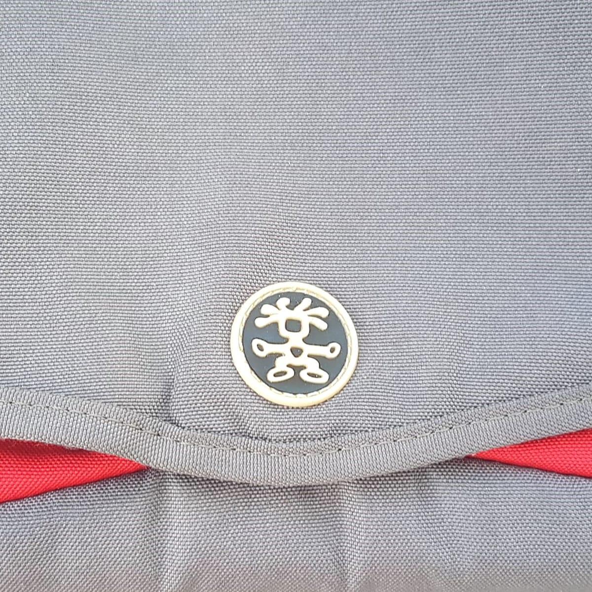 Crumpler Original Crumpler Messenger Bag, CRUMPLER@ the Skivvy (S) Model, Cross-Body, Cosmopolitan, Laptop, Duffel, Urban Style, Sleek Khaki, Red & Black Design, Sophistication, Pop Culture, Culty Street Fashion, Timeless Appeal, Streetwise - Photo 7