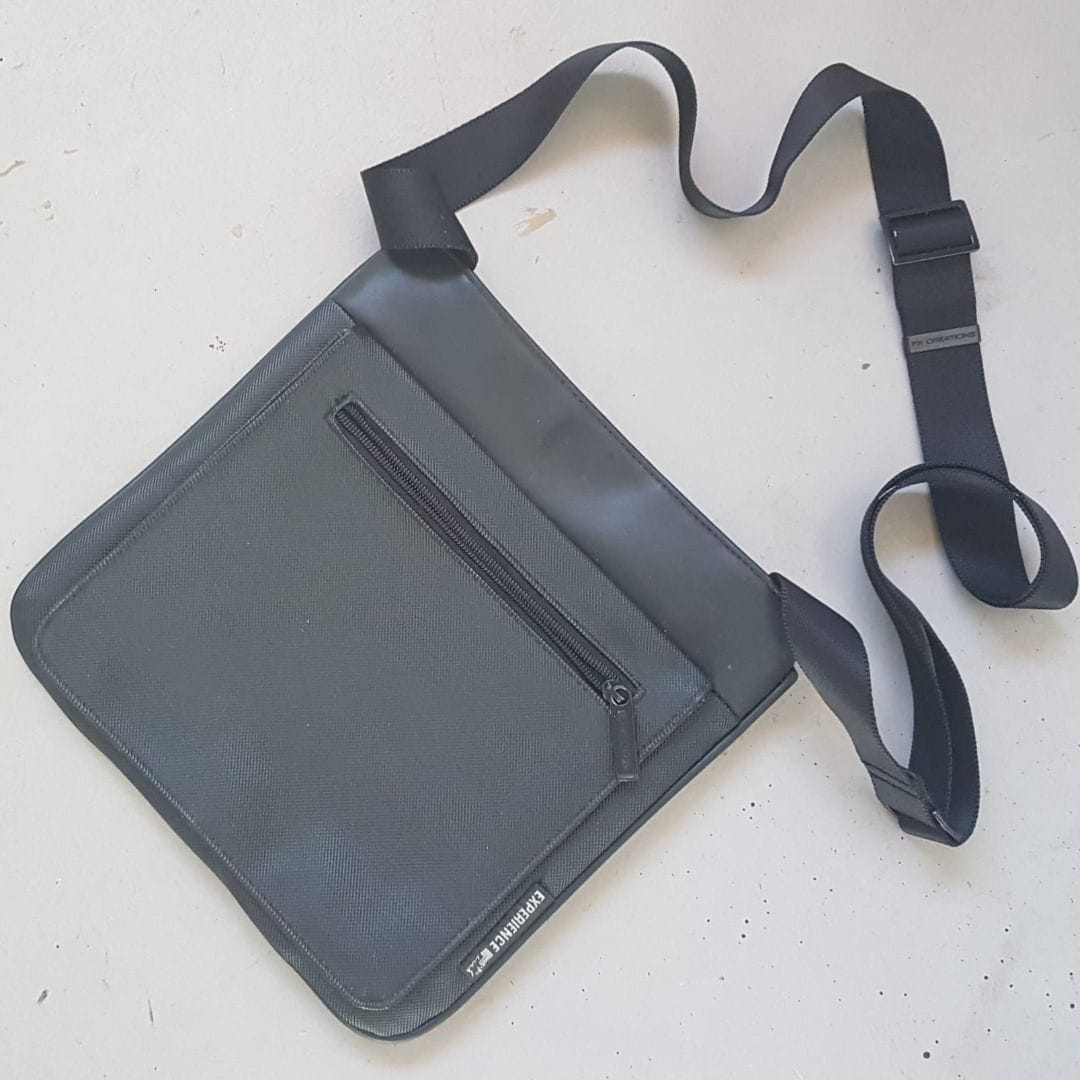 FX Creations Black Crossbody Sling Bag - Sleek & Urban Vibes - Photo 2