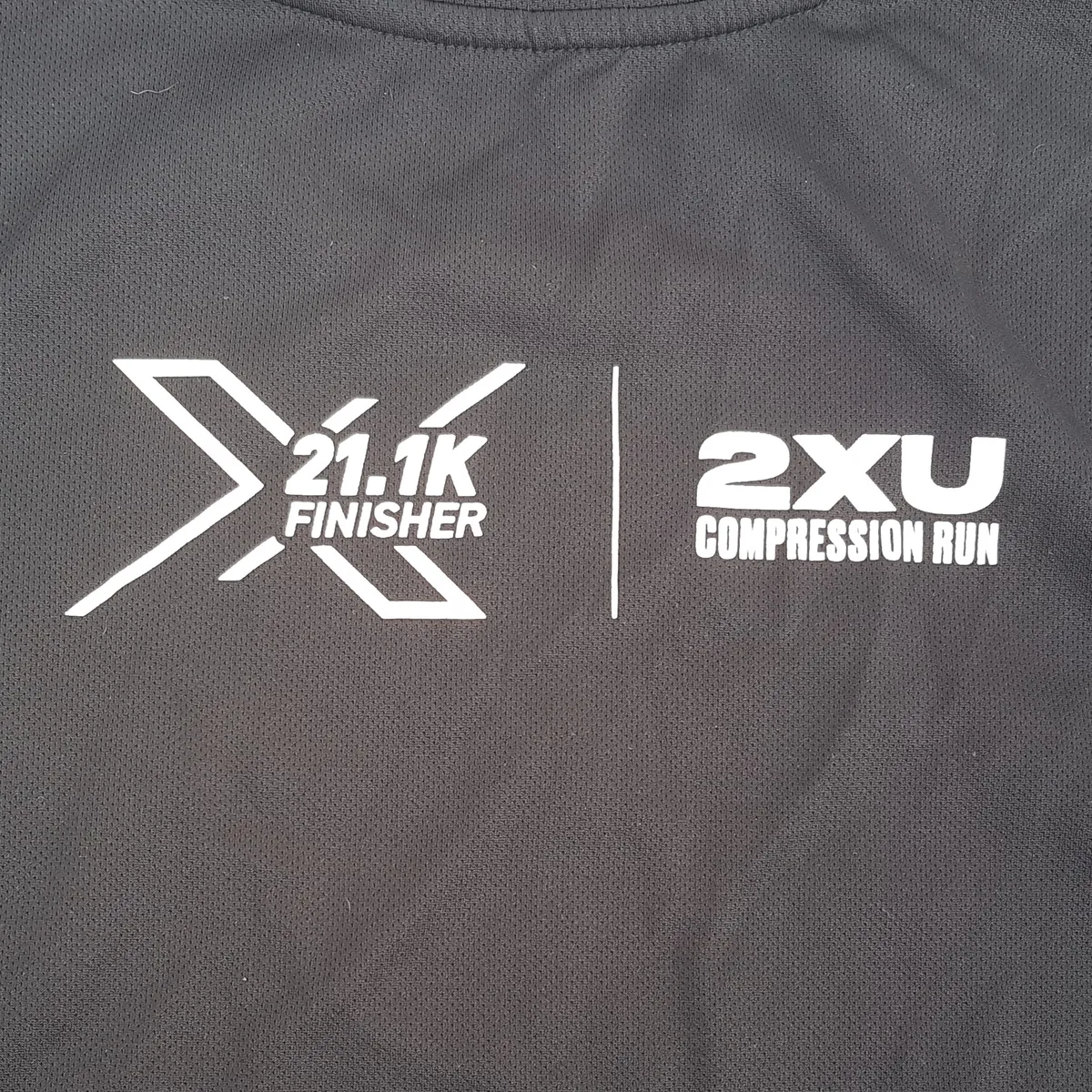 2XU Original 2XU Sportswear, Sports Fashion, Premium 2XU Designer Apparel, 2XU T-Shirt, Black Top, 2XU Logo, Cosmopolitan, Compression Run Tee, 2XU 21.1K Finisher X Tee, X on Shoulder, Muscle Top, Soft, Comfy, Breathable, Sophistication, Streetwise - Photo 5