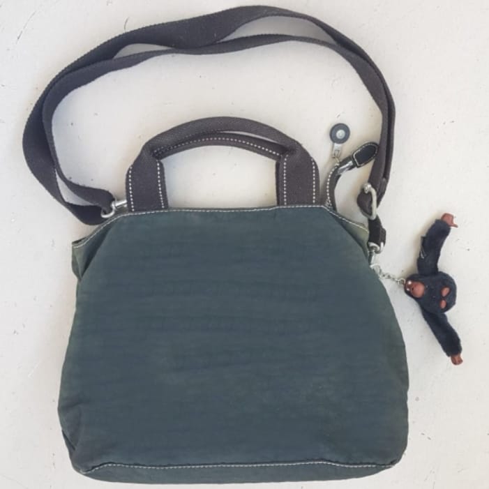 KIPLING Original KIPLING Tote Bag from Belgian, Cool Duffle Bag, Cosmopolitan, Sling, Crossbody, Handbag, Sleek Design, Kipling Monkey Display, Travel Pack, Urban Style, Luxury Living, Sophistication, Streetwise, Pop Culture, Cult Street Fashion, Timeless Appeal - Photo 3