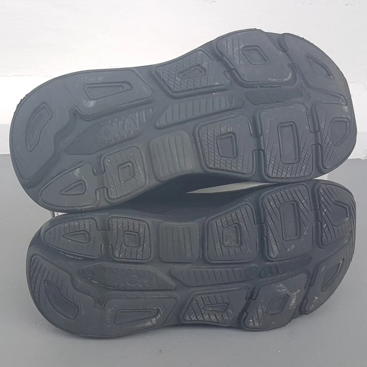 HOKA Original HOKA Running Shoes, BONDI 9 Wide Model, Cool Triple Black Colorway Sneakers, RETAIL $269, Cosmopolitan, HOKA ONE ONE from France, US 9.2E, UK 8.5, EUR 42 2/3, JP 27, Timeless Appeal, Urban Style, Sophistication, Streetwise, Everyday Shoes - Photo 3