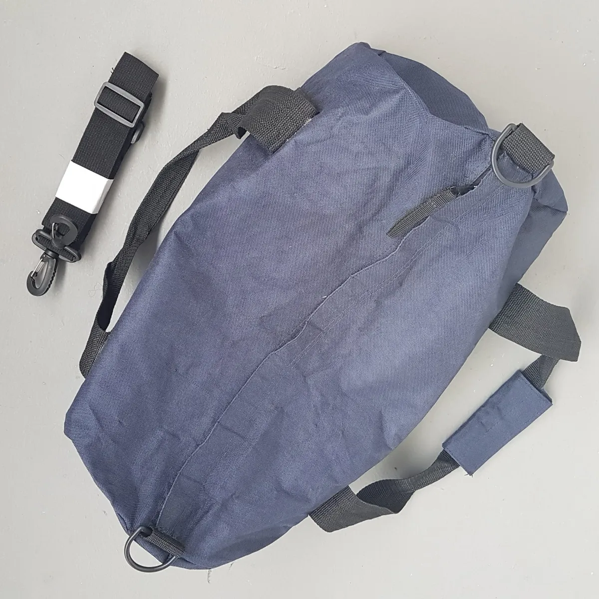 LA GEAR Original LA GEAR Duffel Bag, Cool Navy Blue Canvas Carrier, Cosmopolitan, Matching Black Handle & Detachable Sling, Sporty, Timeless Appeal, Urban Style, Outdoor, Gym, Workout, Travel Pack, Sophistication, Streetwise, Active Lifestyle, Cult Street Fashion - Photo 7
