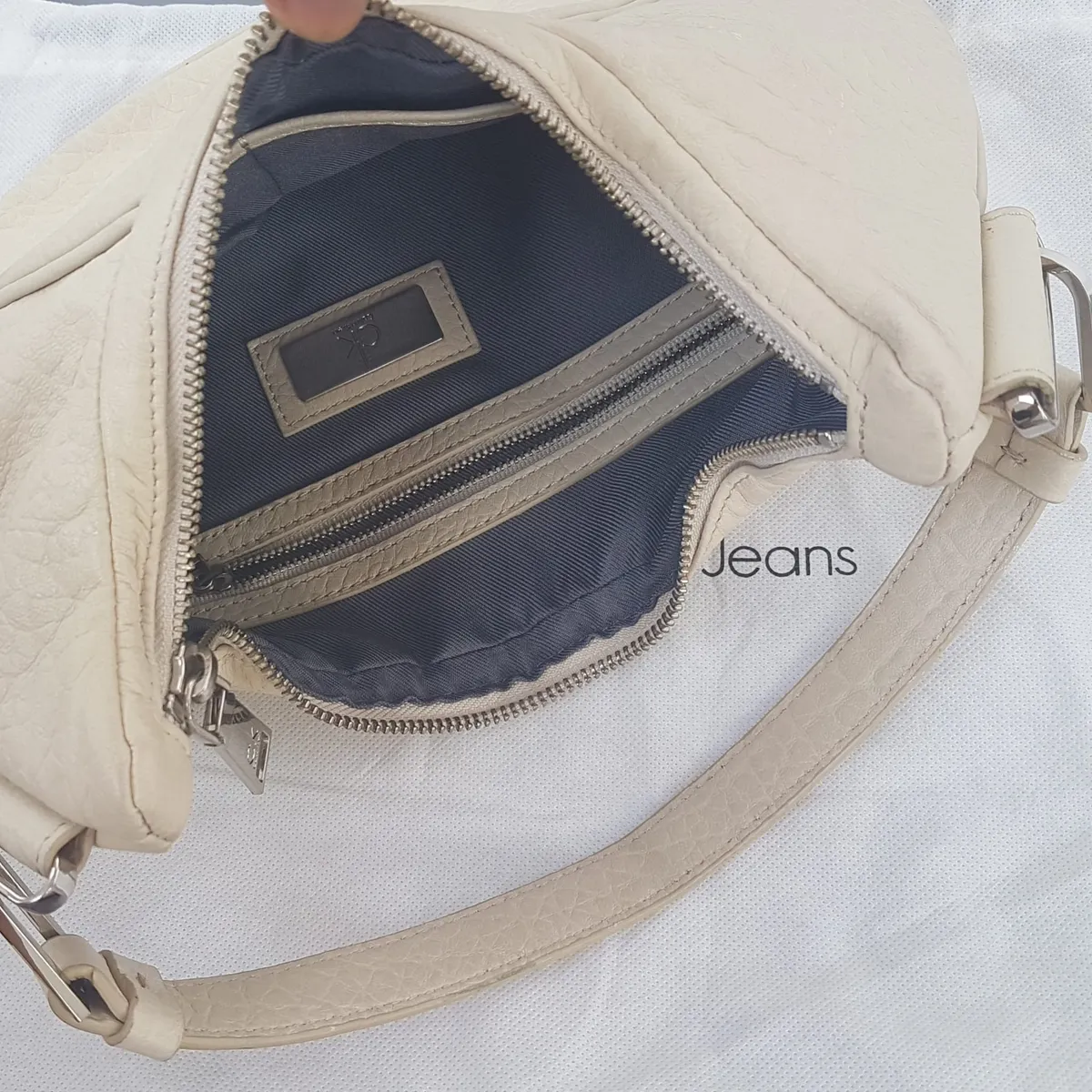 Calvin Klein Original Calvin Klein Handbag, Cream Leather Hobo Bag, Crescent Silhouette, Signature CK Logo Plaque, Luxury Living, Haute Couture, Exquisite CK Shoulder Bag, Hand Carry, Cosmopolitan, Sophistication, Urban Style, Everyday Bag, Cult Street Fashion - Photo 9