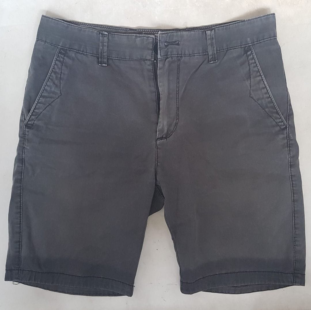 Brunswick Dark Gray Chino Shorts (Size 30) – Sleek & Urban!