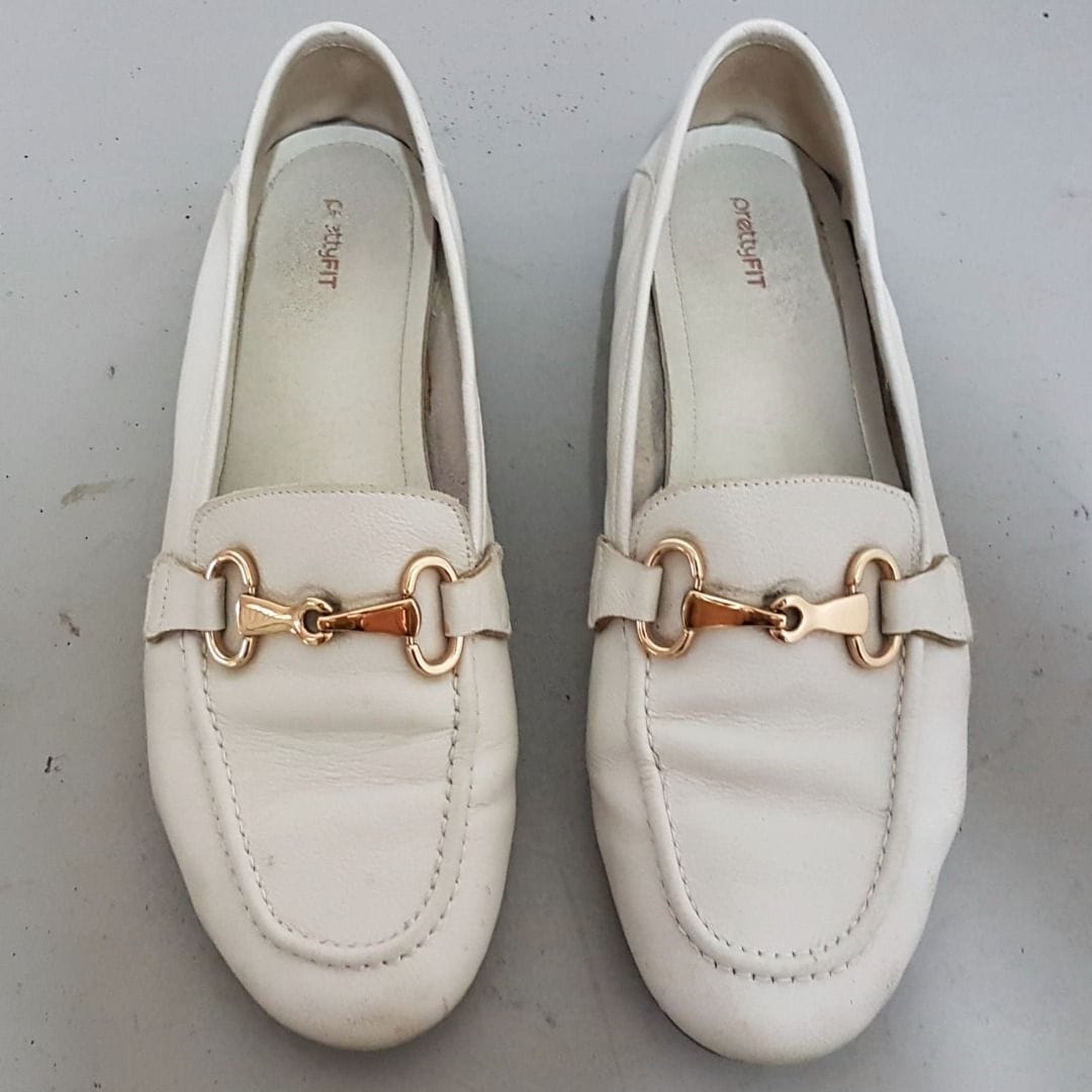 Timeless Off-White Leather Loafers (Size 40) - Photo 2