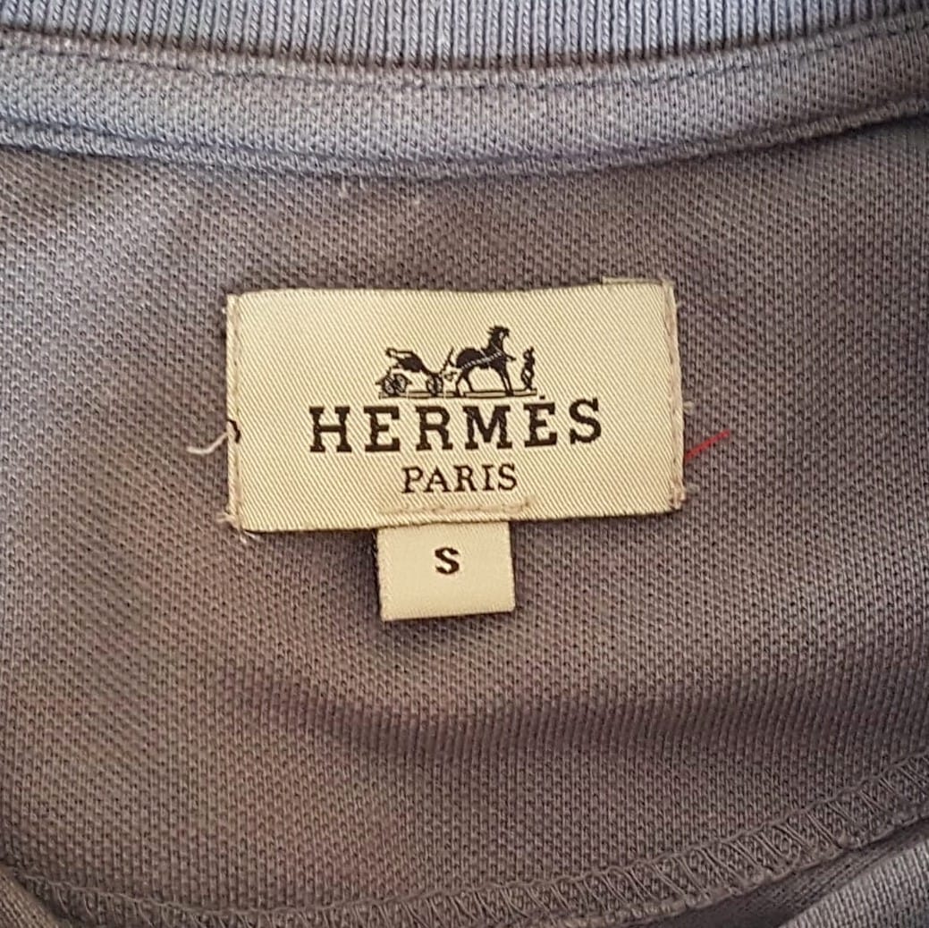 Hermès Hermès Paris Polo Shirt, Cool Gray Top, Red Hermès Logo, Cosmopolitan, Sleek 3 Buttons Polo Design, Luxury Lifestyle, Timeless Appeal, Urban Style, Sophistication, Streetwise, Pop Culture, Geek, Cult Street Fashion, Models, Runway, Catwalk - Photo 5