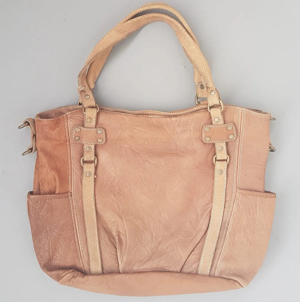 Massimo Dutti  Original Massimo Dutti Tote Bag, Peach-Tone Brown Leather Bag, Double Shoulder Straps, Distinctive Buckle Accents, Decorative Tassel Charm, Luxury Shoulder Bag, Duffel, Hand Carry, Cosmopolitan, Spacious Handbag, Sophistication, Everyday Bag - Photo 4