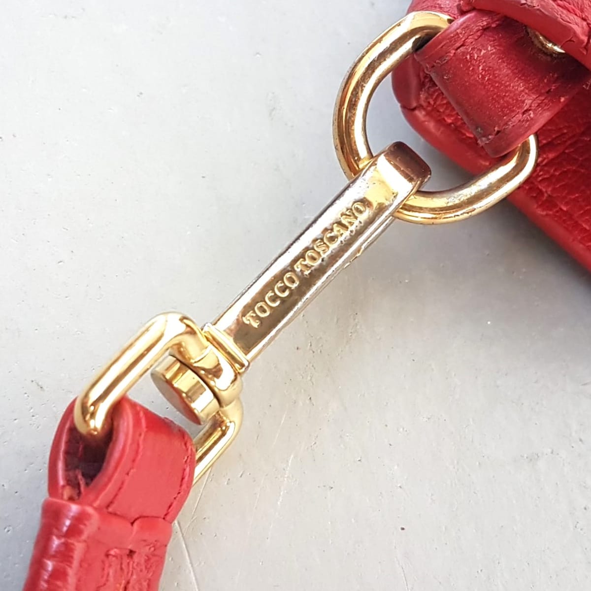 Tocco Toscano Original TOCCO TOSCANO Tote Bag, Duffel Bag, Cosmopolitan, Cool RED Leather Bag, Sleek Designer Handbag, Toscano from ITALY, Shoulder Sling, Sophistication, Luxury Lifestyle, Urban Style, Pop Culture, Cult Street Fashion, Timeless Appeal - Photo 5