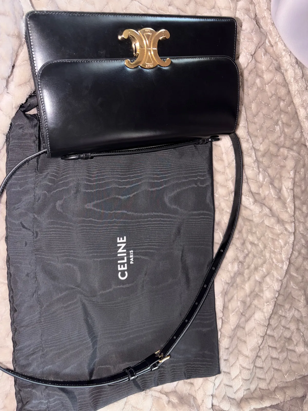 Celine NEGOTIABLE Celine Triomphe Shiny Black Calfskin Folio - Photo 4