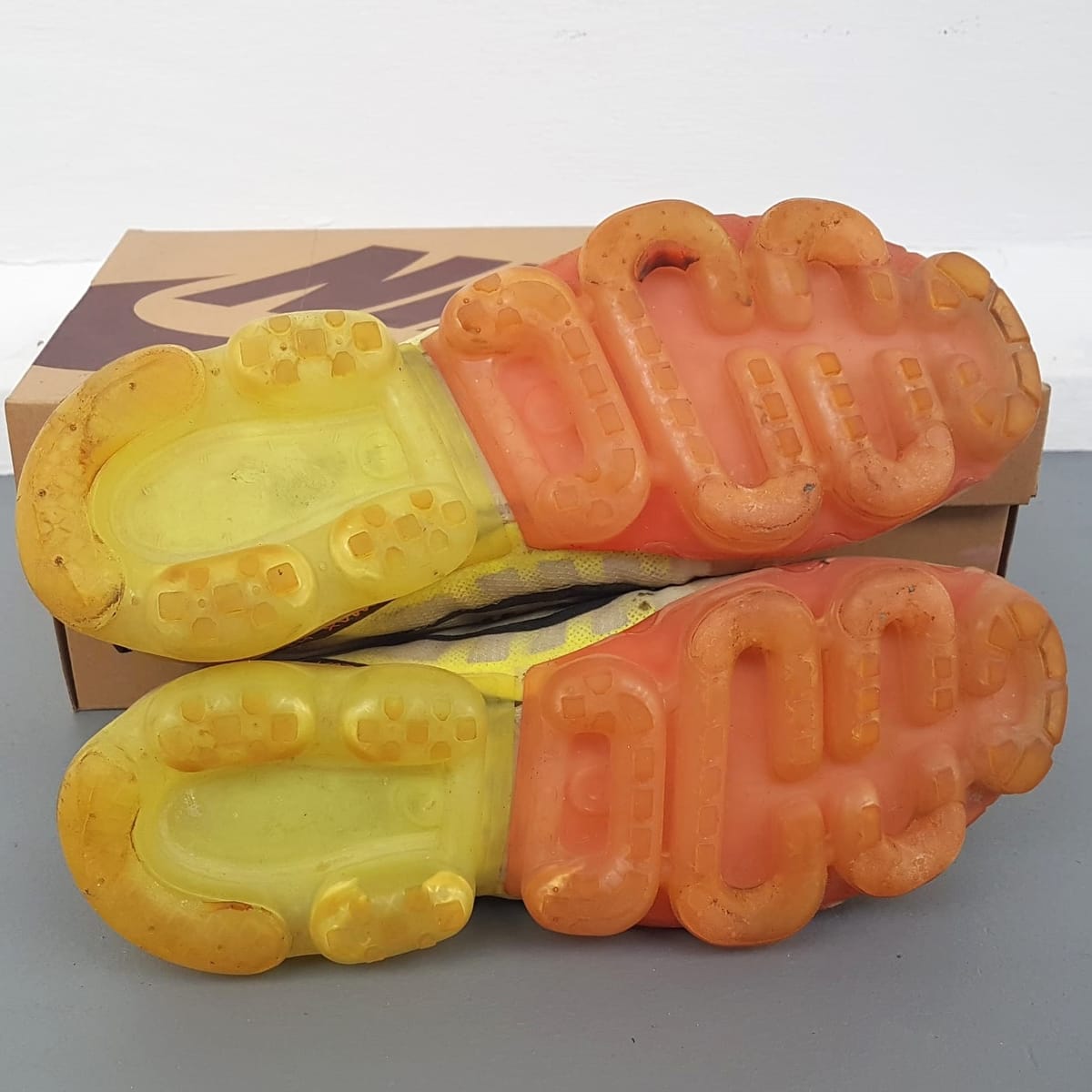Nike Original Nike Air Vapor Max 2019 Sneakers, Gray, Beige, Gold & Yellow Colorway, Cosmopolitan, US 9.5, UK 8.5, EU 43, CM 27.5, NIKE Running Shoes, Sleek Design, Urban Style, Timeless Appeal, Sophistication, Streetwise, Pop Culture, Cult Street Fashion - Photo 5