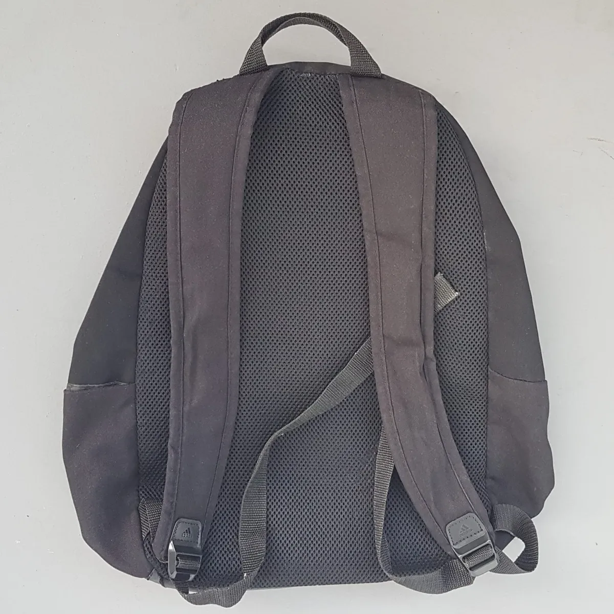Adidas Classic ADIDAS Backpack, Cool Black Haversack, Iconic 3 Stripes Logo, Original Adidas Rucksack, Cosmopolitan, Cool Carrier, Urban Style, Travel Pack, Backpacker, Sophistication, Streetwise, Outdoor Gear, Cult Street Fashion, Timeless Appeal - Photo 2