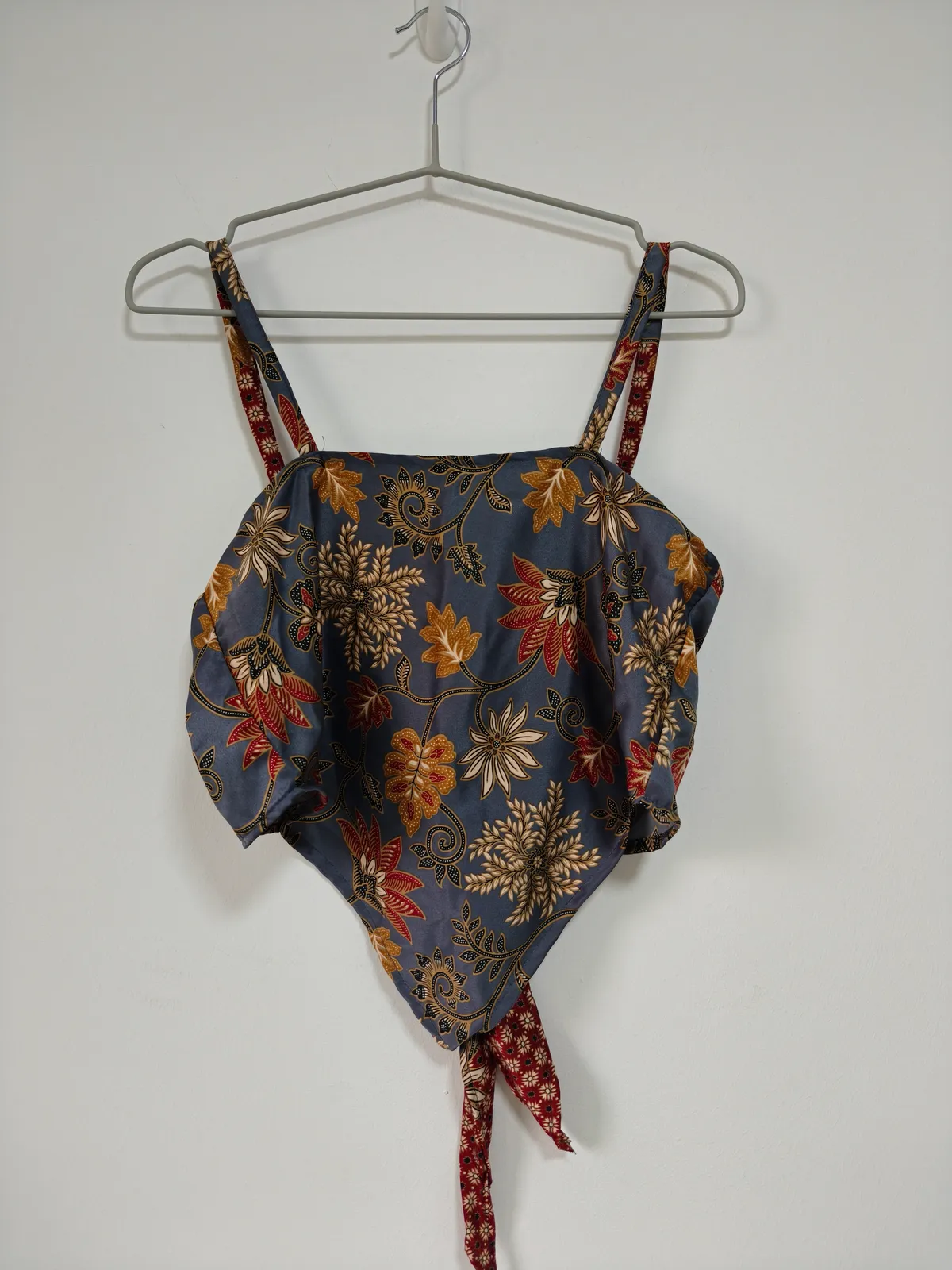 Chic Batik Print Tie-Back Crop Top